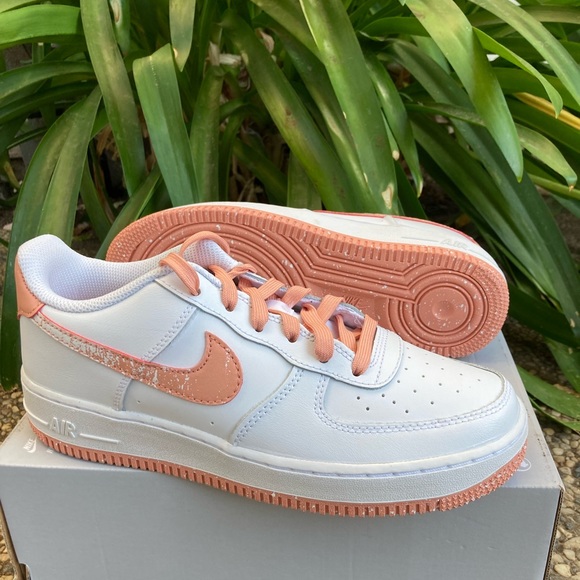 Nike Air Force 1 LV8 - Picture 3 of 5